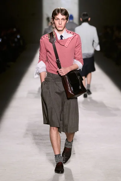 Look 15